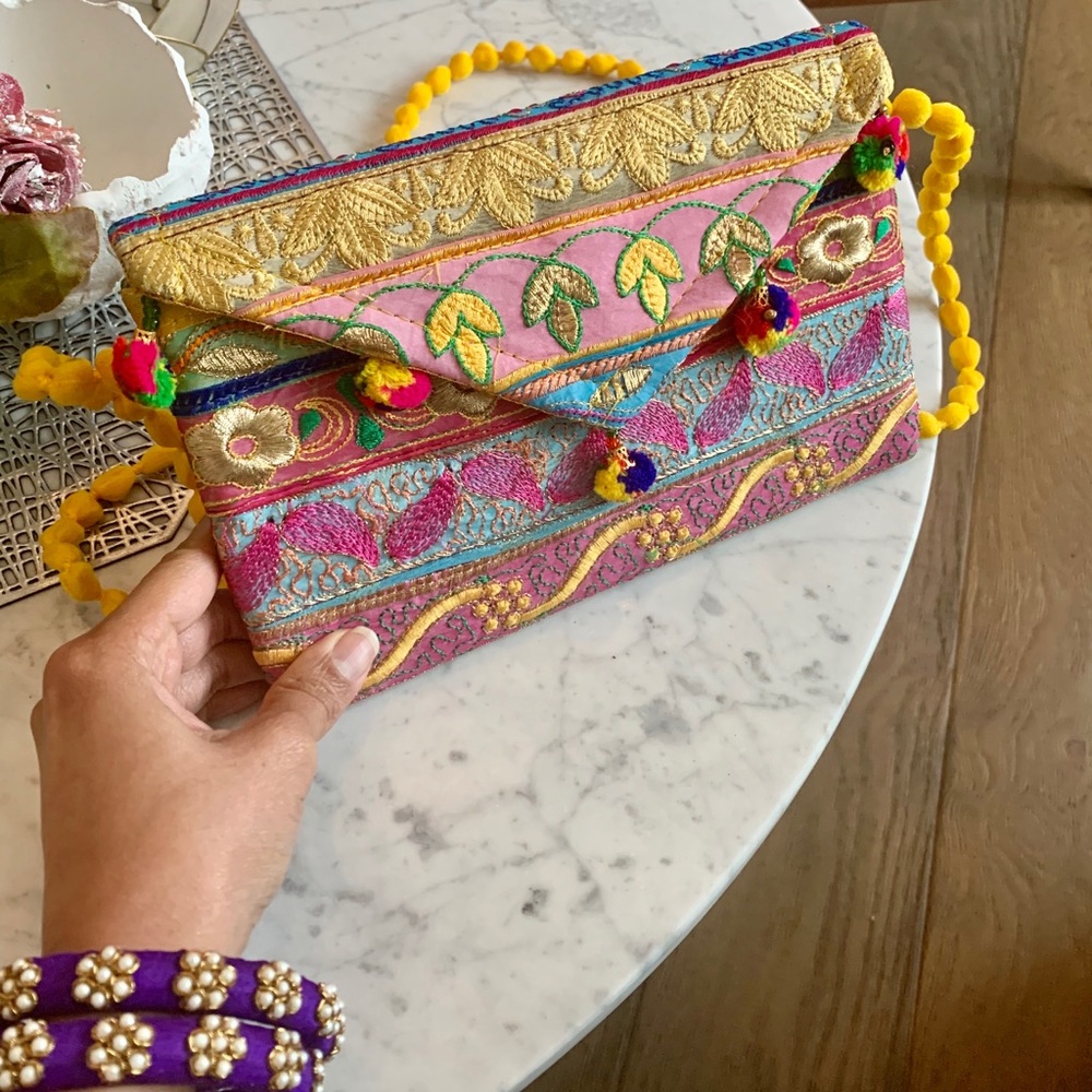 Embroidered crossbody bag in pink